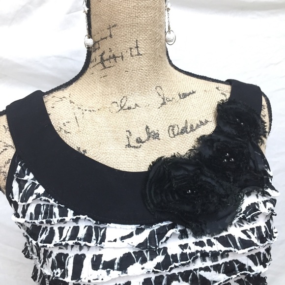 Lunar Love Hematite Handcrafted Diffuser Earrings - Picture 3 of 4